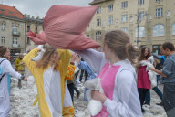 FEATURE - Polen: Kissenschlacht in Krakau