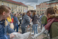 FEATURE - Polen: Kissenschlacht in Krakau
