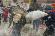 FEATURE - Polen: Kissenschlacht in Krakau
