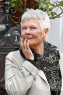 PEOPLE - Dame Judi Dench und Sir Ian McKellen enthüllen eine Plakette am Wohnhaus von Sir John Gielgud in London