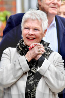 PEOPLE - Dame Judi Dench und Sir Ian McKellen enthüllen eine Plakette am Wohnhaus von Sir John Gielgud in London
