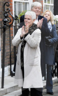PEOPLE - Dame Judi Dench und Sir Ian McKellen enthüllen eine Plakette am Wohnhaus von Sir John Gielgud in London