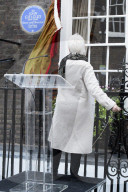 PEOPLE - Dame Judi Dench und Sir Ian McKellen enthüllen eine Plakette am Wohnhaus von Sir John Gielgud in London