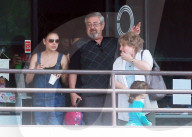 EXKLUSIV - Happy Family: Mila Kunis holt mit ihren Eltern Klein Wyatts von der Ballettstunde ab