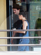 EXKLUSIV - Happy Family: Mila Kunis holt mit ihren Eltern Klein Wyatts von der Ballettstunde ab