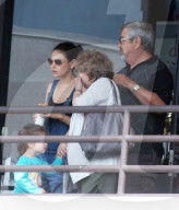 EXKLUSIV - Happy Family: Mila Kunis holt mit ihren Eltern Klein Wyatts von der Ballettstunde ab