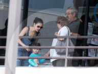 EXKLUSIV - Happy Family: Mila Kunis holt mit ihren Eltern Klein Wyatts von der Ballettstunde ab