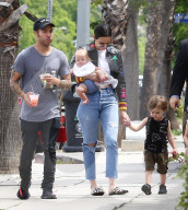 PEOPLE - Pete Wentz mit der Familie in Sherman Oaks unterwegs