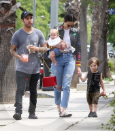 PEOPLE - Pete Wentz mit der Familie in Sherman Oaks unterwegs