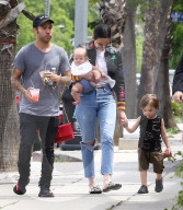 PEOPLE - Pete Wentz mit der Familie in Sherman Oaks unterwegs