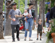 PEOPLE - Pete Wentz mit der Familie in Sherman Oaks unterwegs