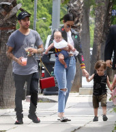 PEOPLE - Pete Wentz mit der Familie in Sherman Oaks unterwegs