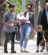 PEOPLE - Pete Wentz mit der Familie in Sherman Oaks unterwegs