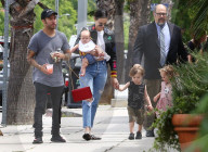 PEOPLE - Pete Wentz mit der Familie in Sherman Oaks unterwegs