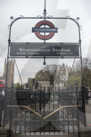 NEWS - London Whitehall - Mann mit Messer verhaftet