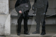 NEWS - London Whitehall - Mann mit Messer verhaftet