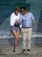 EXKLUSIV - Uma Thurman steht in Florida vor der Linse