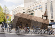 FEATURE - In Berlin geht die Kirche unter