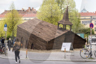 FEATURE - In Berlin geht die Kirche unter
