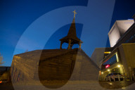 FEATURE - In Berlin geht die Kirche unter