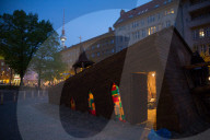 FEATURE - In Berlin geht die Kirche unter