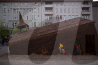 FEATURE - In Berlin geht die Kirche unter