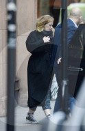 EXKLUSIV - Adele bummelt in Chelsea