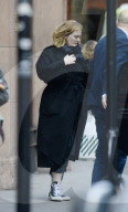 EXKLUSIV - Adele bummelt in Chelsea