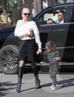 PEOPLE - Gwen Stefani geht mit ihren Jungs in die Messe