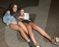 PEOPLE - Geordie Girls augelassen in Newcastle