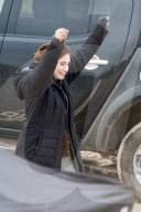PEOPLE - Lily James und Matt Keenle stehen für "Guernsey" vor der Linse