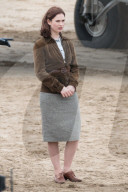 PEOPLE - Lily James und Matt Keenle stehen für "Guernsey" vor der Linse