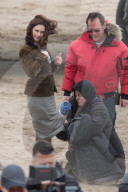 PEOPLE - Lily James und Matt Keenle stehen für "Guernsey" vor der Linse