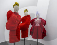 PEOPLE - Metropolitan Museum: Kawakubo Ausstellung