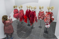 PEOPLE - Metropolitan Museum: Kawakubo Ausstellung