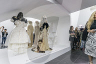 PEOPLE - Metropolitan Museum: Kawakubo Ausstellung