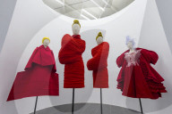 PEOPLE - Metropolitan Museum: Kawakubo Ausstellung