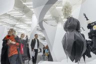 PEOPLE - Metropolitan Museum: Kawakubo Ausstellung