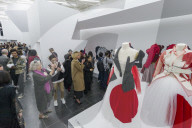 PEOPLE - Metropolitan Museum: Kawakubo Ausstellung