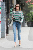 PEOPLE - Alexa Chung in New York unterwegs