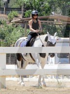 PEOPLE - Vanessa Hudgens hoch zu Ross