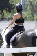 PEOPLE - Vanessa Hudgens hoch zu Ross