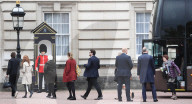 NEWS - Grosse Medienpräsenz vor dem Buckingham Palast nach Rücktritt von Prinz Philip