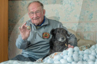 FEATURE - Der Hund der 51 000 Golfbälle gesammelt hat