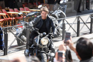 PEOPLE - Tom Cruise braust durch Paris bei den Dreharbeiten von "Mission Impossible 6"