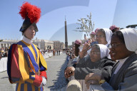 NEWS - Schweizer Gardisten werden vereidigt