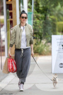 PEOPLE - Rumer Willis geht mit dem Hund Gassi