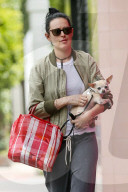 PEOPLE - Rumer Willis geht mit dem Hund Gassi