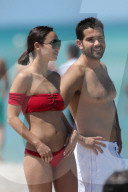 EXKLUSIV - Jesse Metcalfe und Cara Santanta turteln in Miami