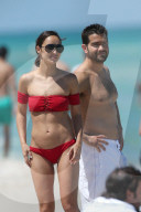 EXKLUSIV - Jesse Metcalfe und Cara Santanta turteln in Miami